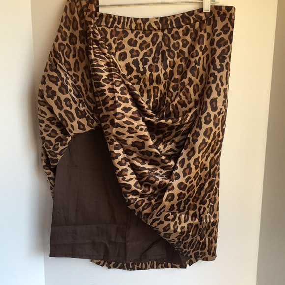 Celine Skirt. Leopard Silk - Picture 3 of 6